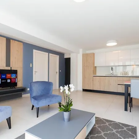 Lux Pool Apartment
